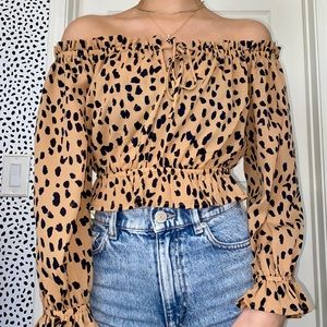 Forever 21 Off-The-Shoulder Cropped Top🐆